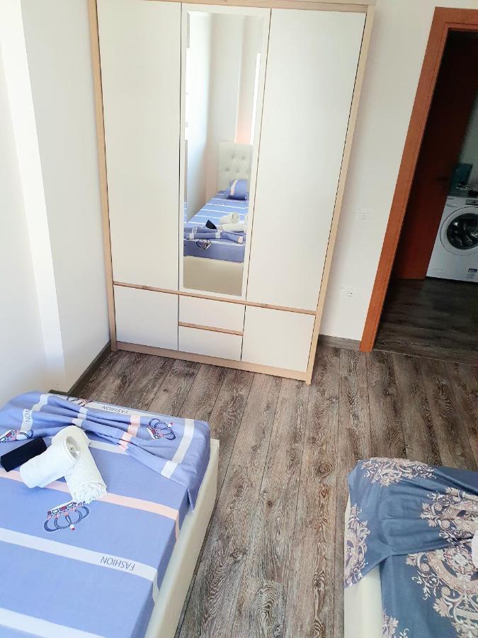 Me Qera Lungomare Mari Apartamento *