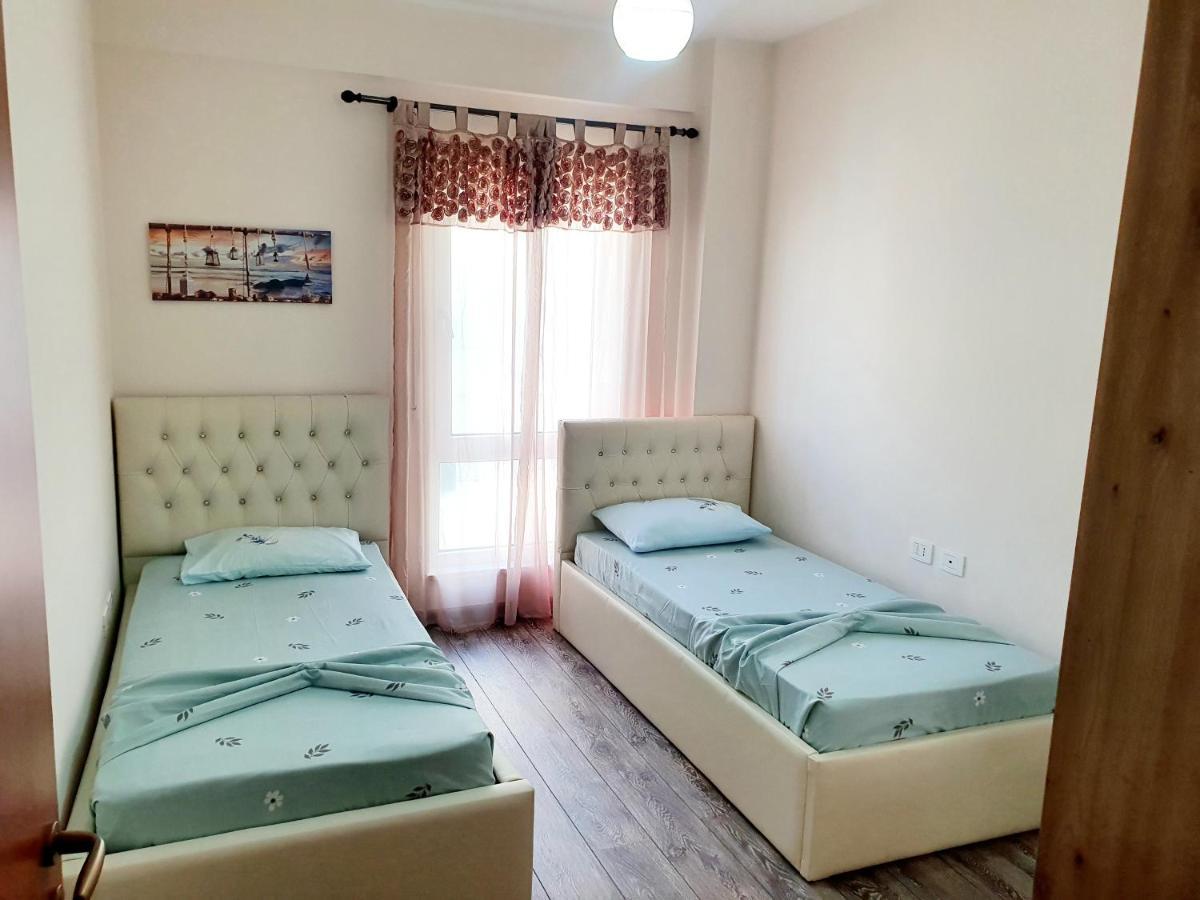 Me Qera Lungomare Mari Apartamento *